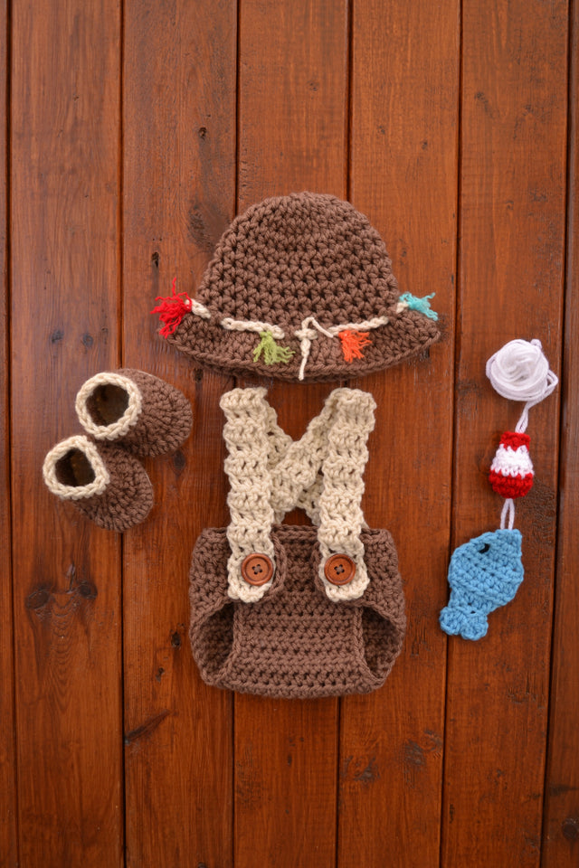 CrochetBabyProps Newborn Fisherman Outfit - Baby Photo Prop 0-3 Months / Hat+Diaper with Suspenders+2 Flat Fish / Ruffle/Off White